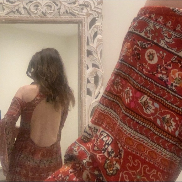 Dress with cut out shoulders/ bell sleeves/ low back - Picture 5 of 5